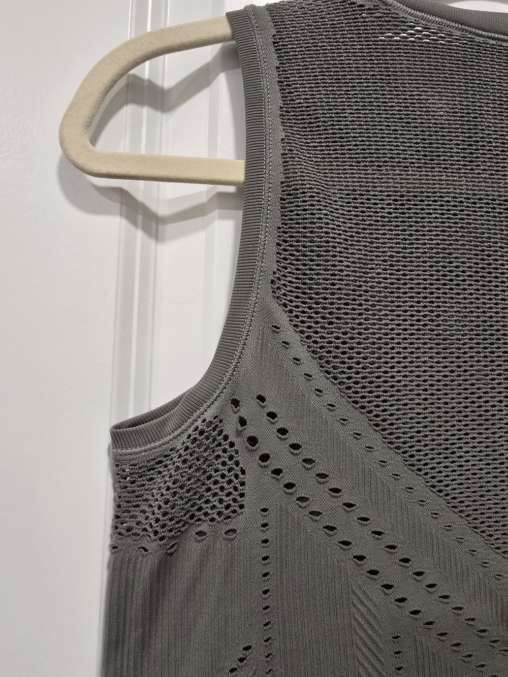 Athleta Oxygen Tank Top Medium Green Olive Seamless Mesh Performance Workout - Picture 7 of 10